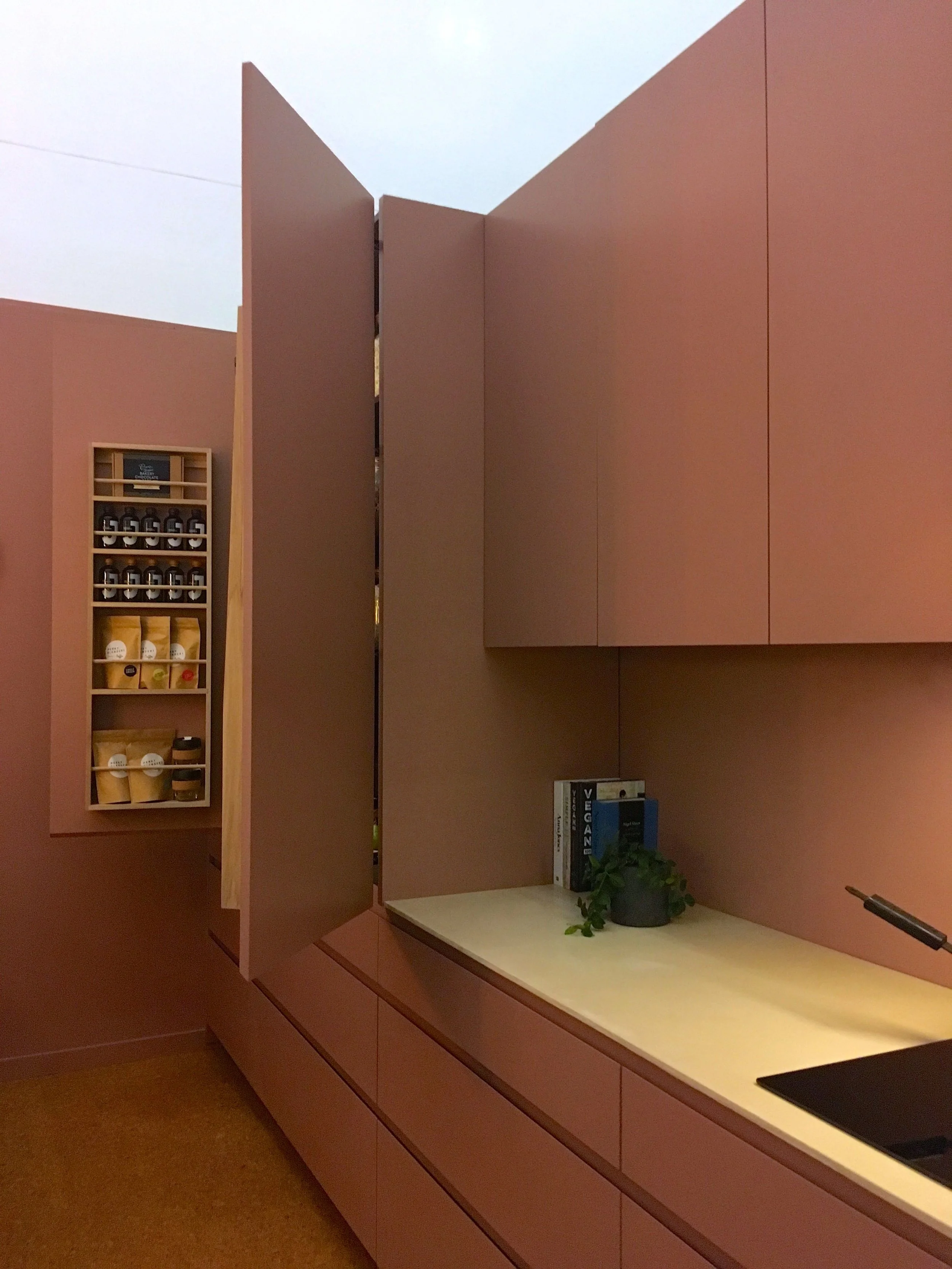 A single colour throughout - does that make the cupboards camouflaged?