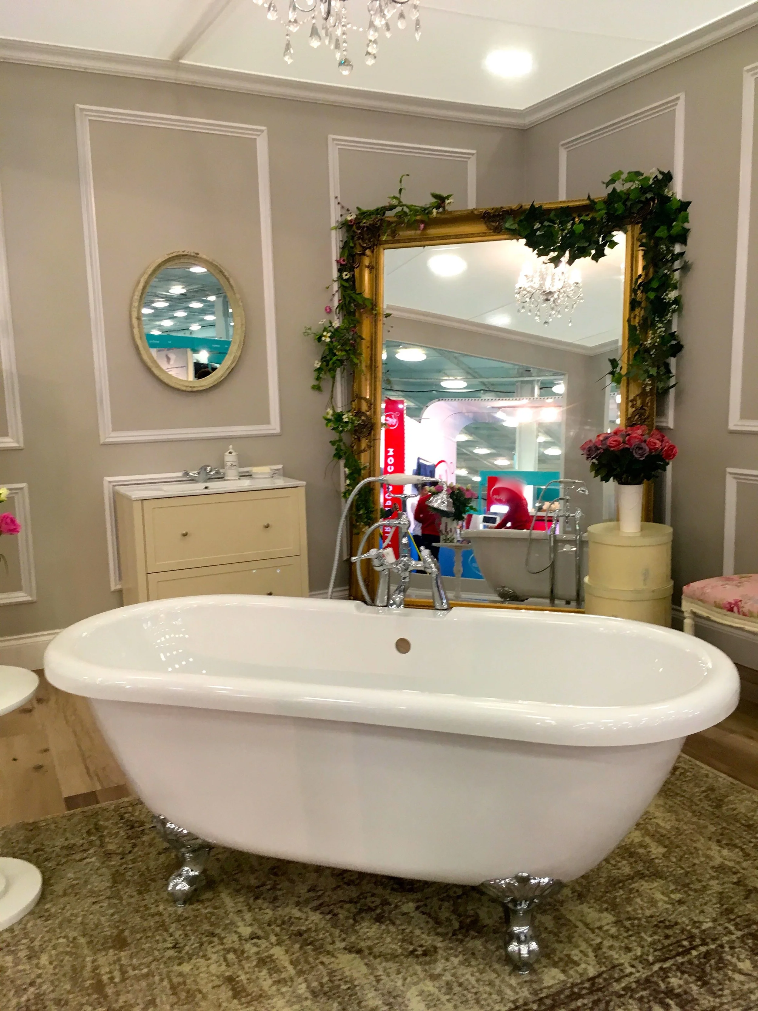 A standalone bathtub and mirror
