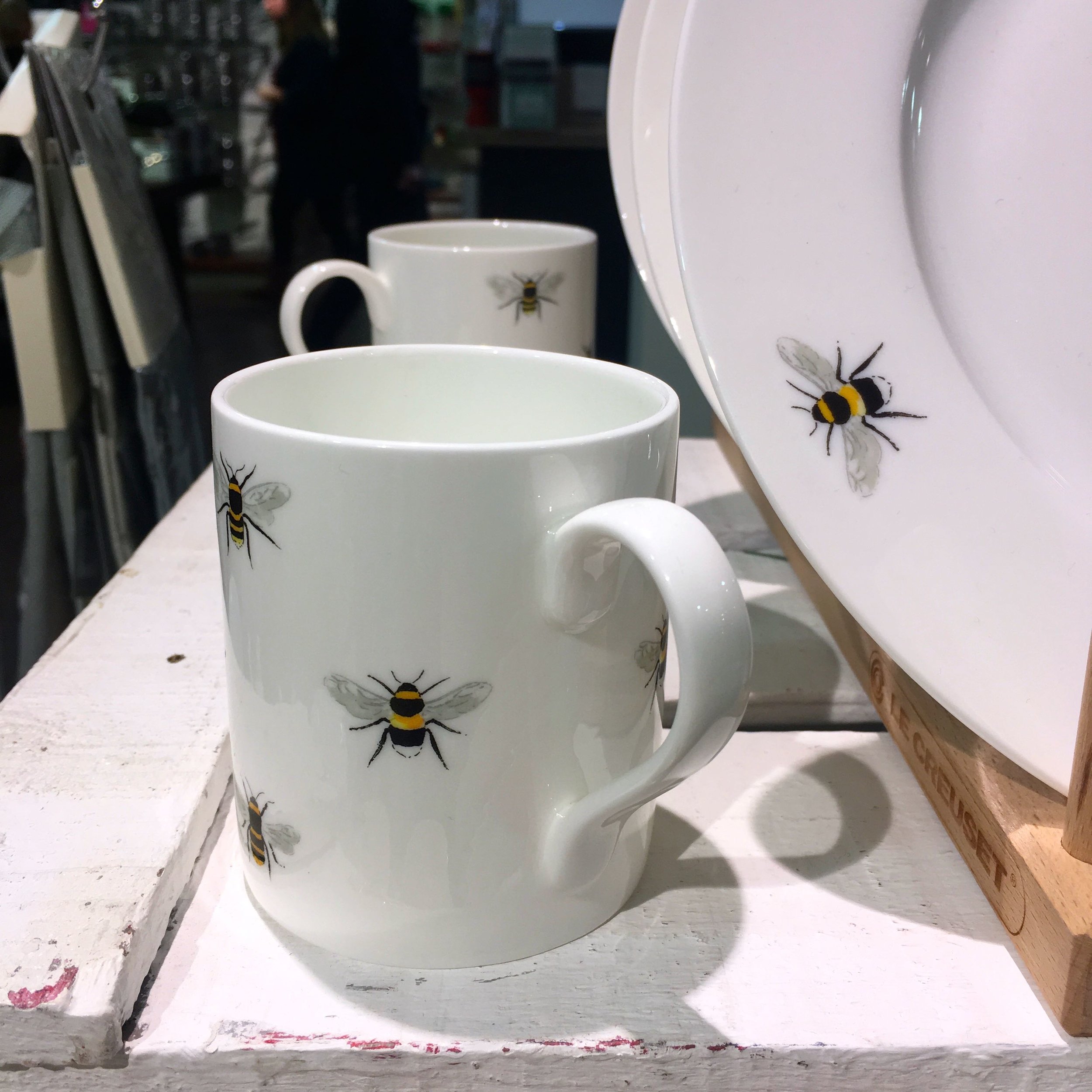 buzzy bee mugs and plates
