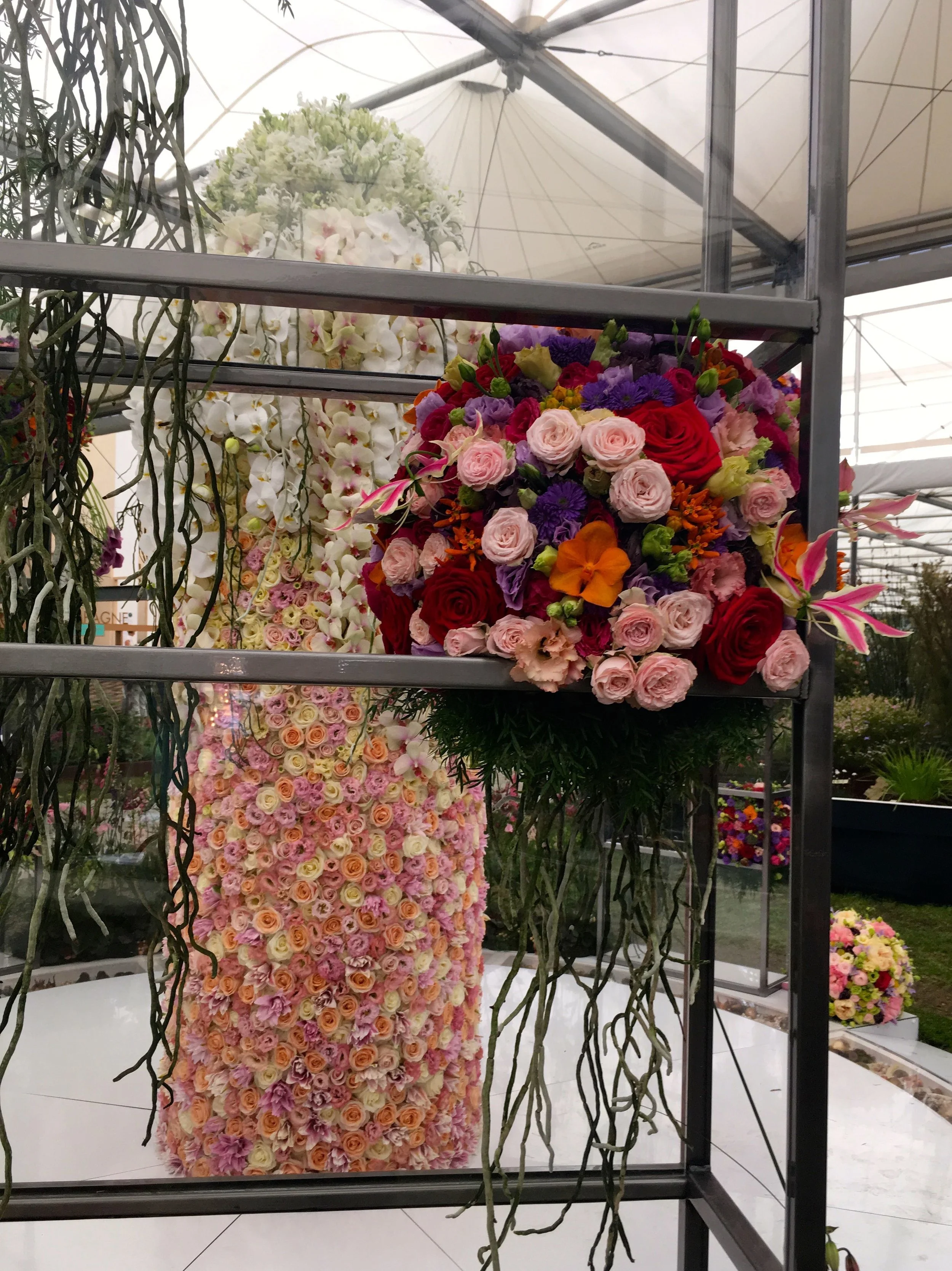 An unusual way to display the flower balls