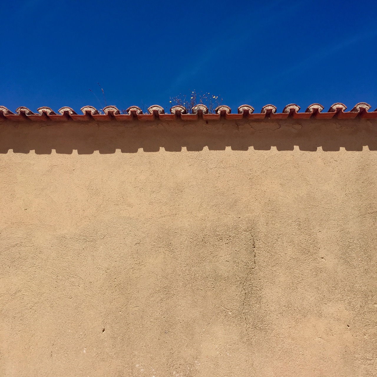 Blue skies against the castle wall in Palmela