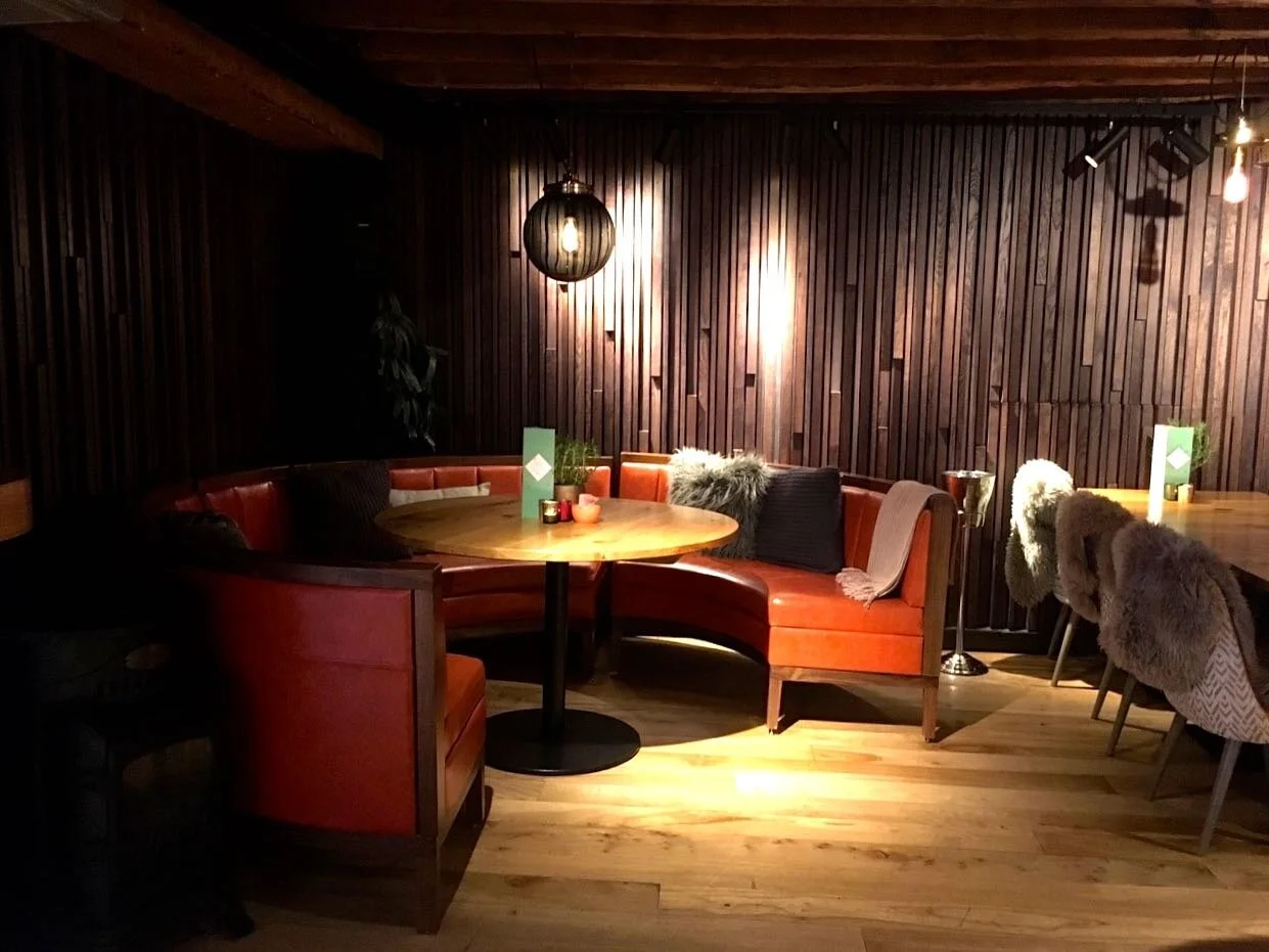 circular booths create cosy spaces