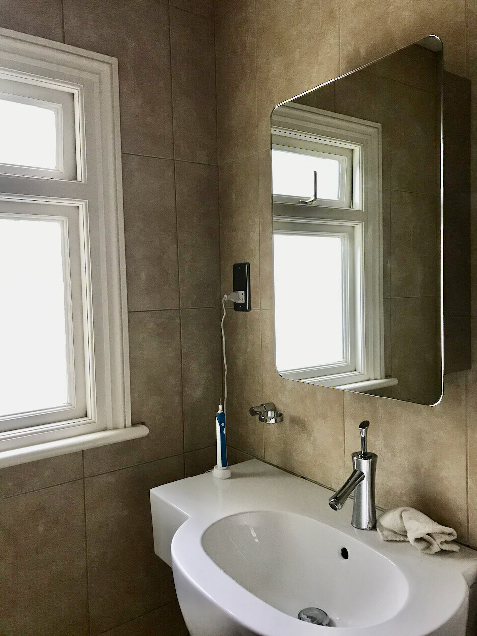 the sink to be replaced.jpeg