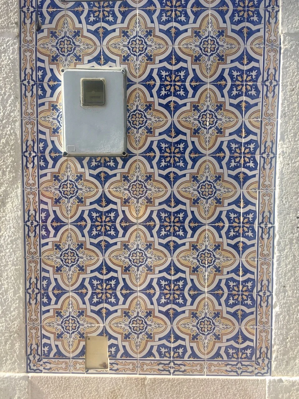 tiles in sesimbra.jpg