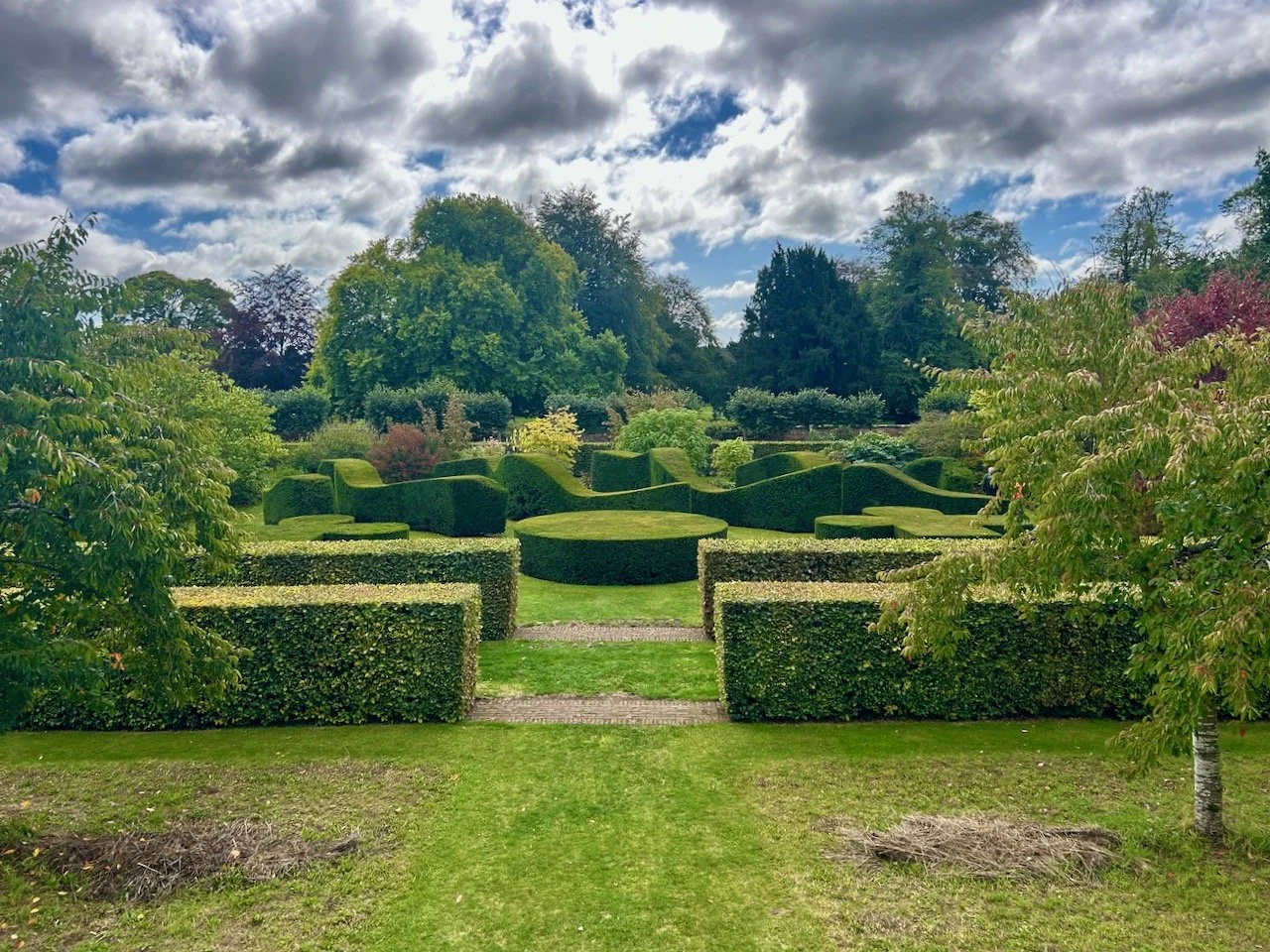 THE SERPENTINE GARDEN
