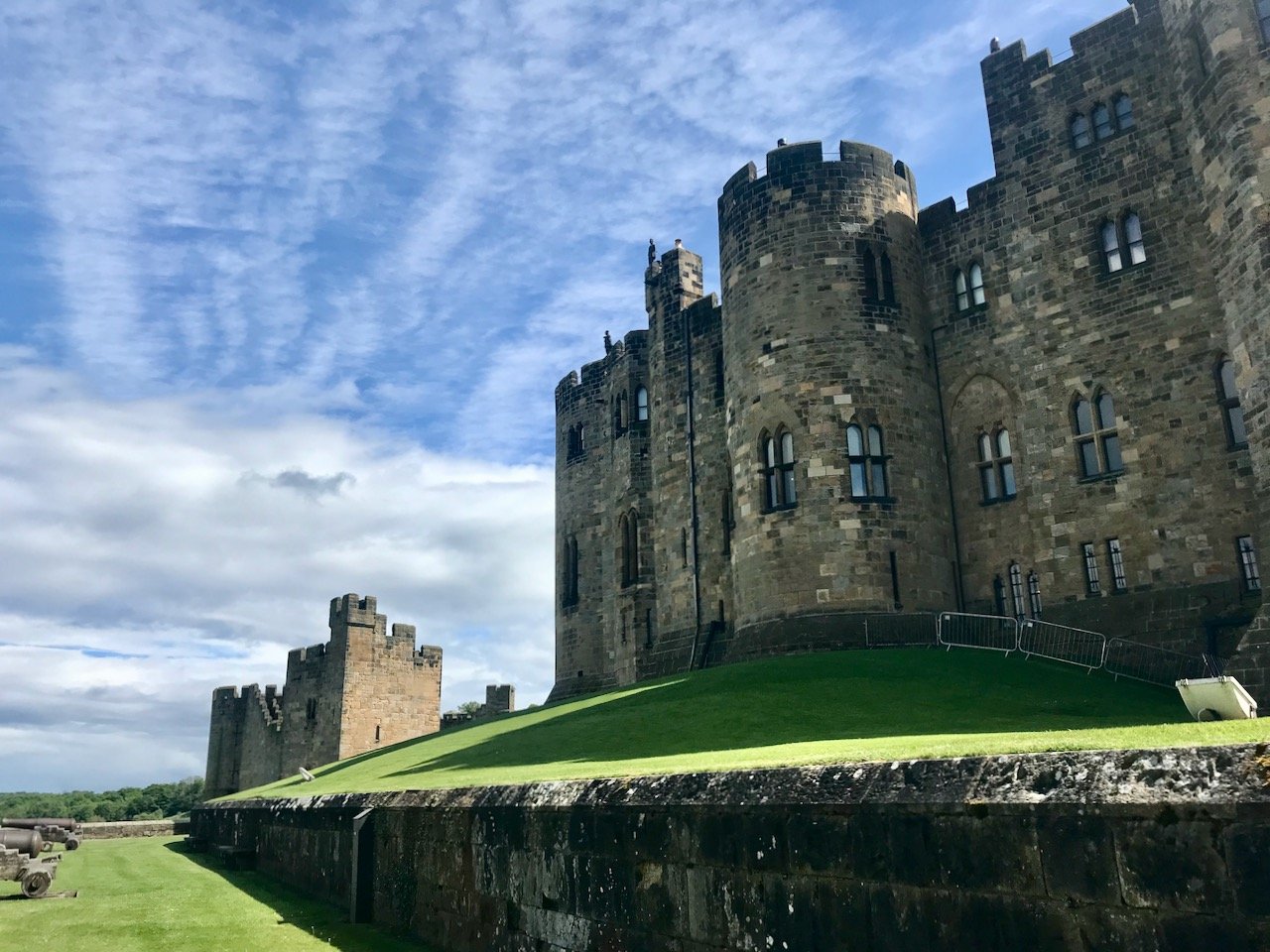 The keep at Alnwick castle with cannons on the left hand side