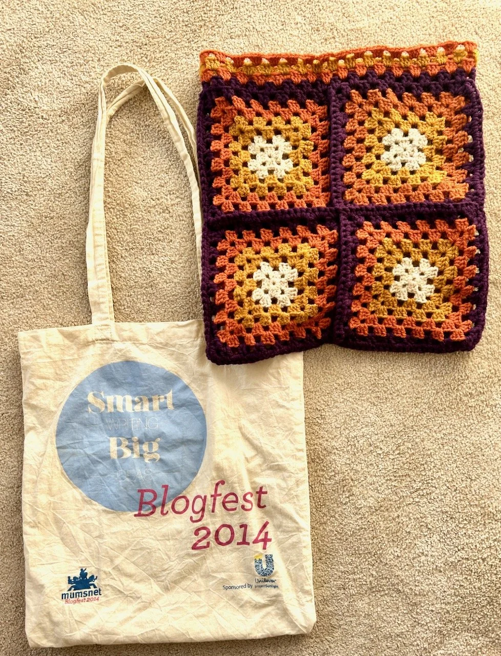 the crocheted bag 'sleeve' alongside the tote which would become its lining