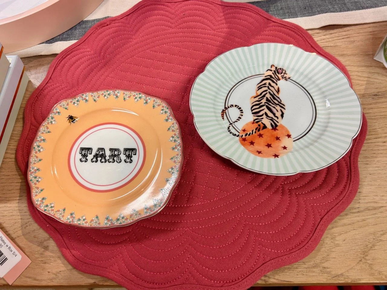 A tablescape featuring the Tart cheeky plate