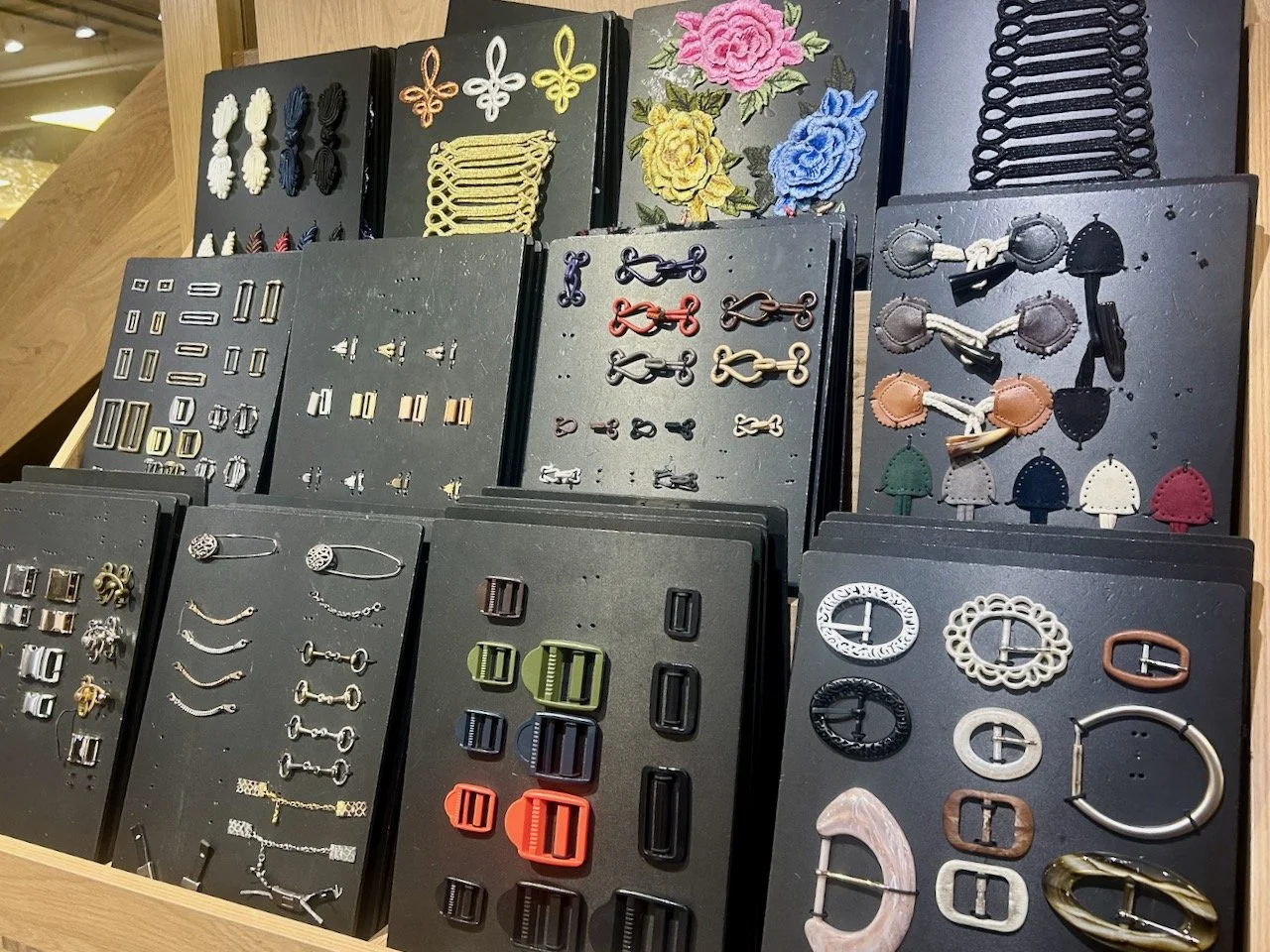 Boards with sample fastenings - of every type