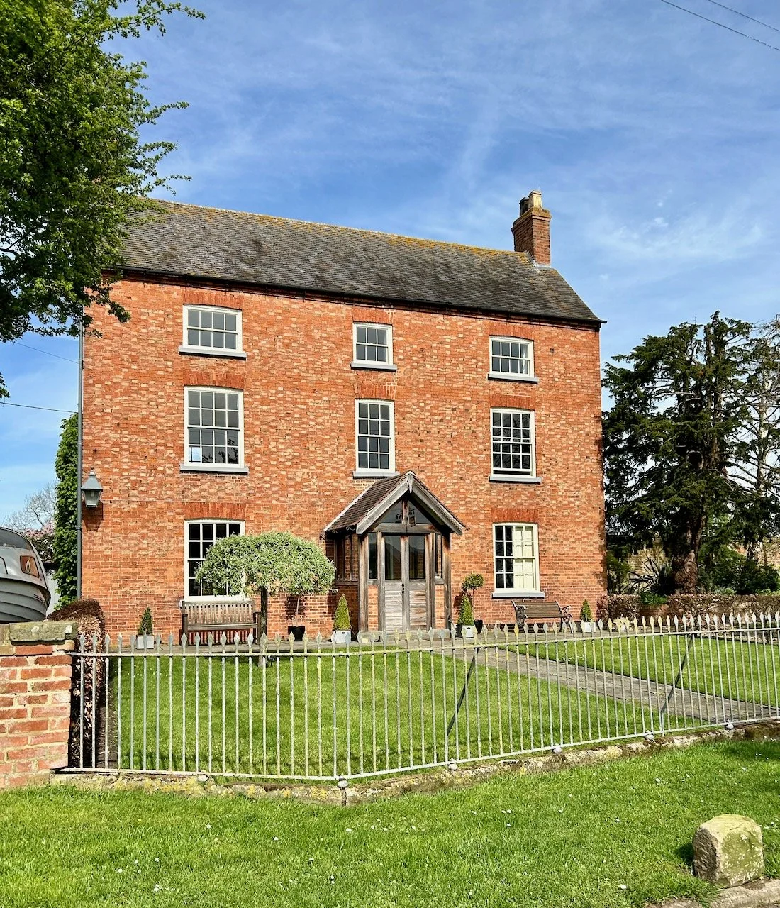 A grand looking house at the start of our walk in Kinoulton