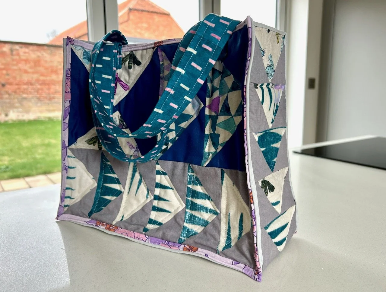 An impromptu Flying Geese tote