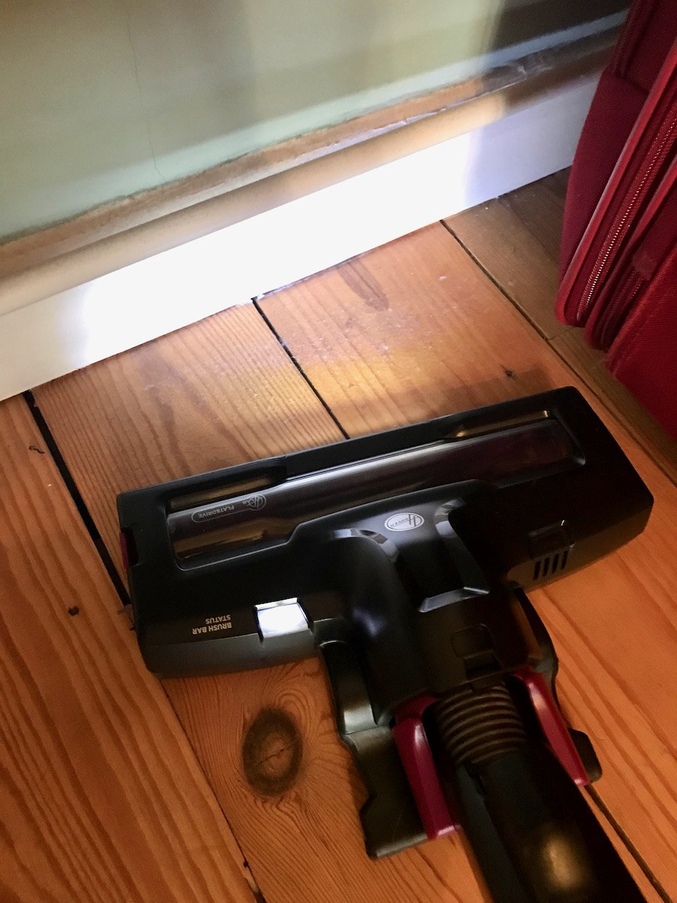 The H Free 500 in action on a wooden (and embarrassingly) dusty floor.