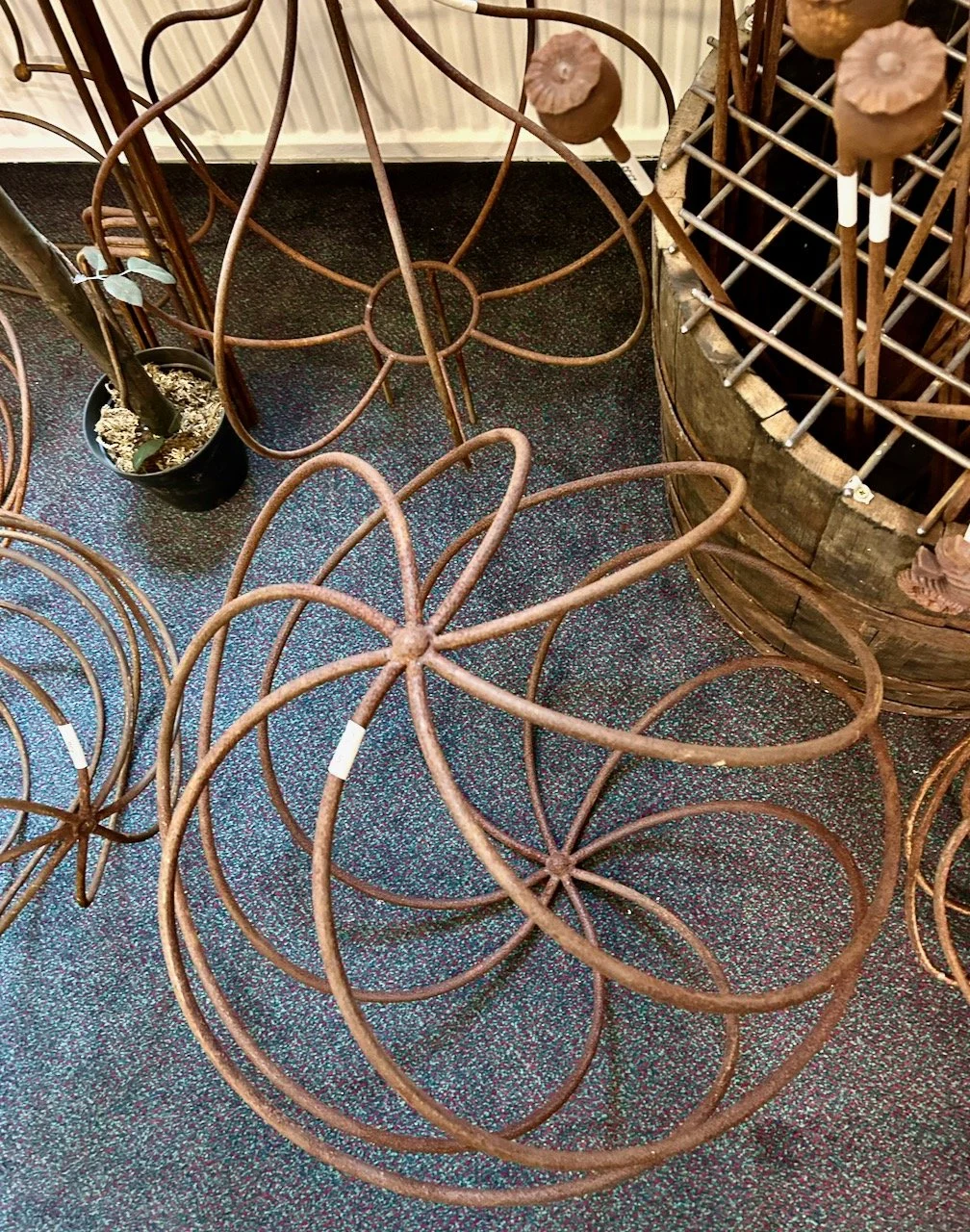 A similar globe shape, without legs