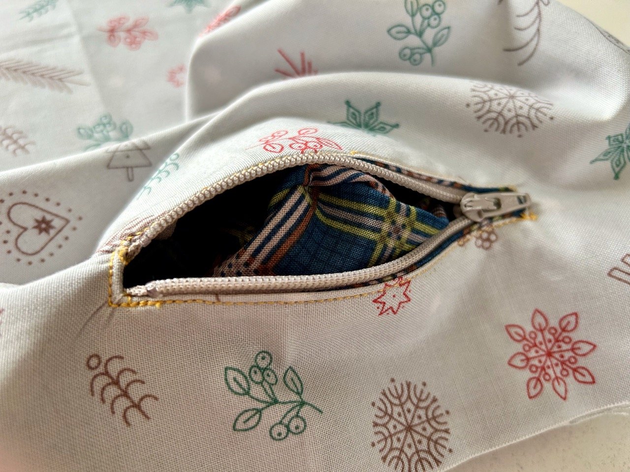 Peeking at the inside of the pocket - to see more of the blue criss cross fabric
