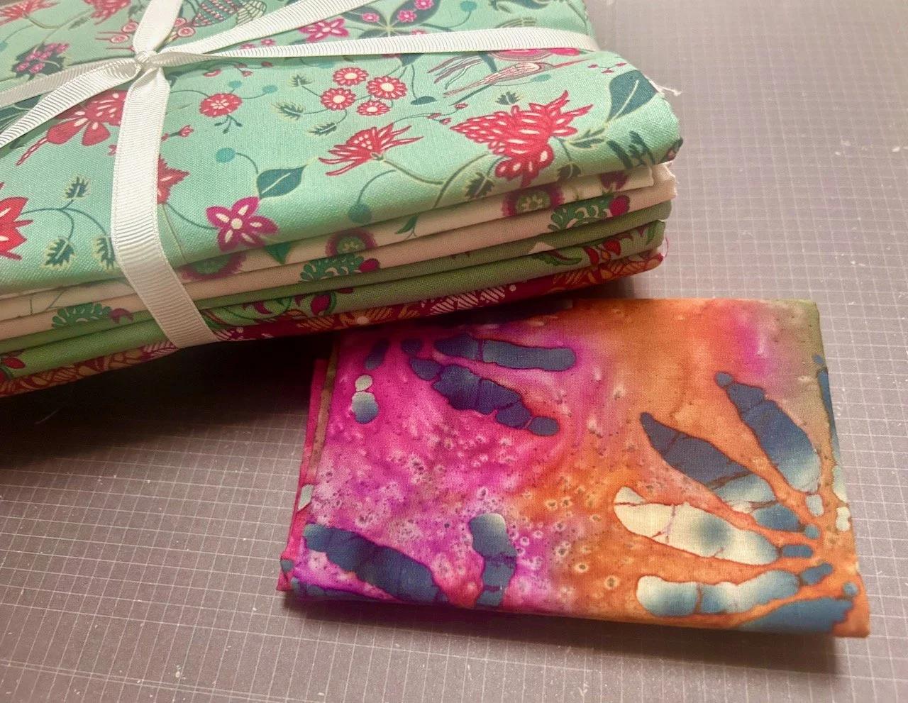 A bundle of 5 V&A Indian summer prints, and a pink and orange batik