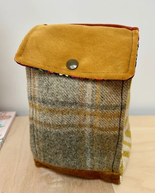 A useful velvet box pouch
