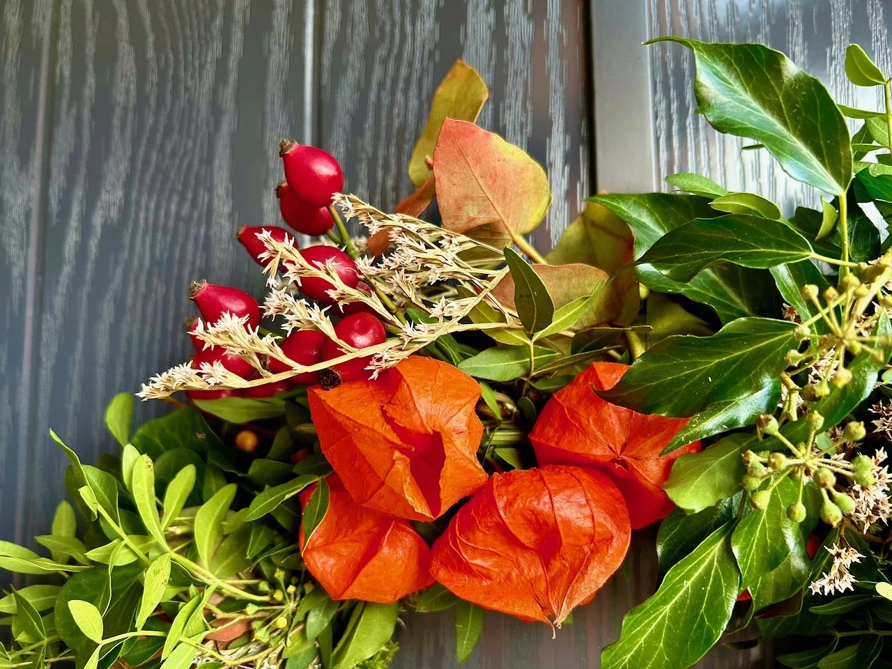 Making an autumn wreath