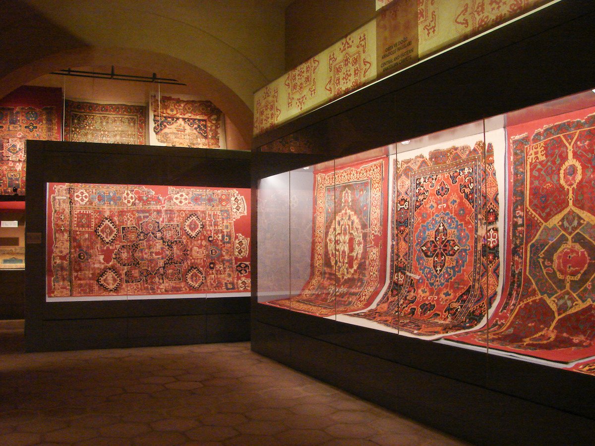  Exploring Istanbul’s Halı Müzesi carpet museum (2013). 
