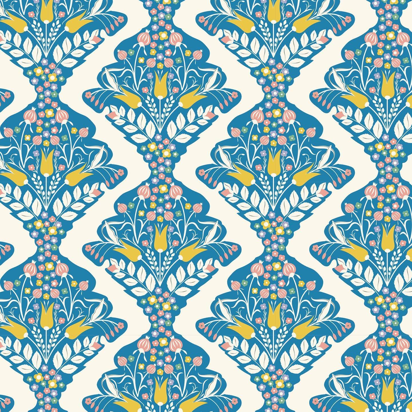 When I make prints I spend a lot of time choosing the colours, with this one though I have spent hours only with the colours...you can't imagine how many versions I have tried and although I always tend to end up with rose and orange shades, today bl