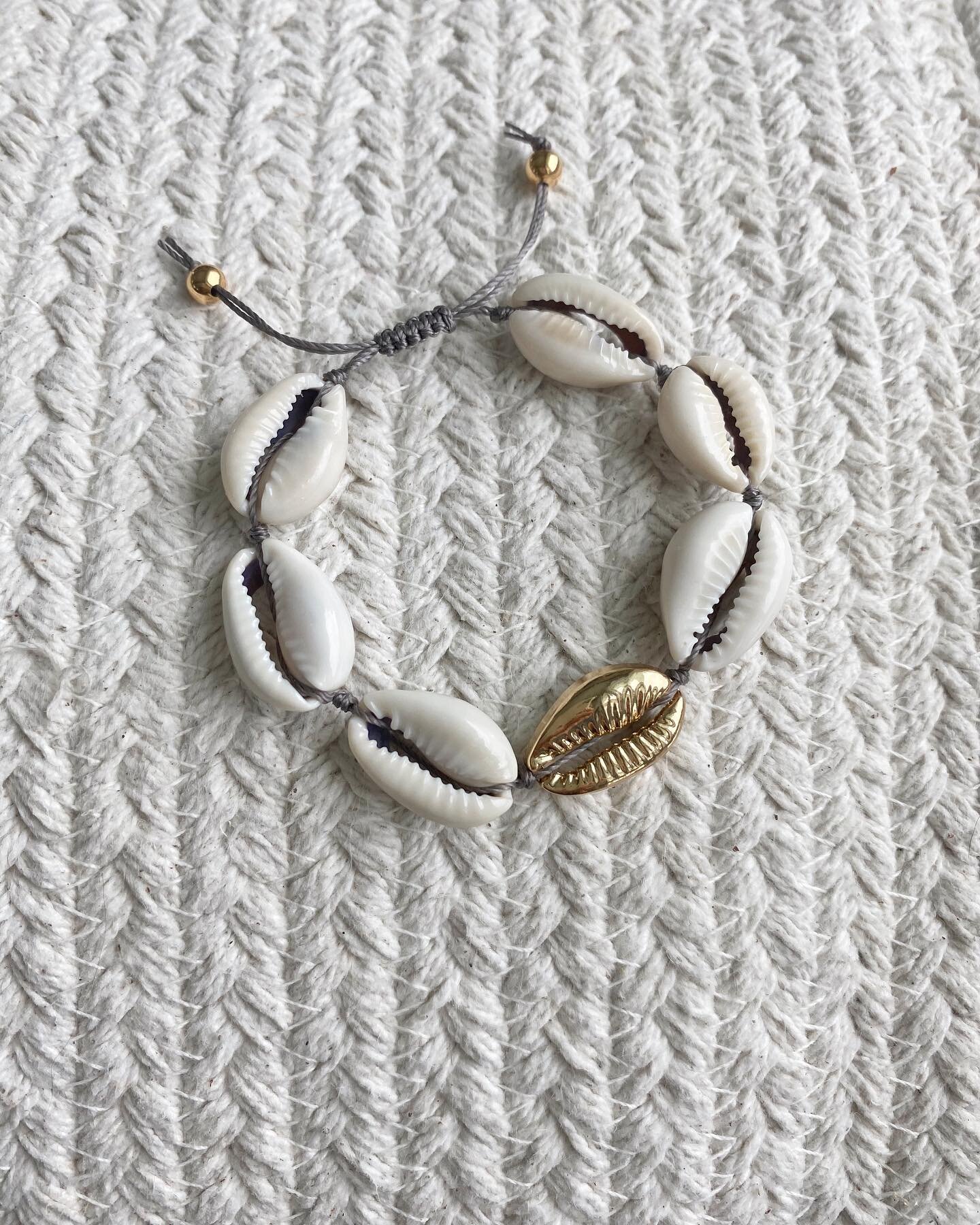 My favorite summer bracelet 🐚 now on the website!