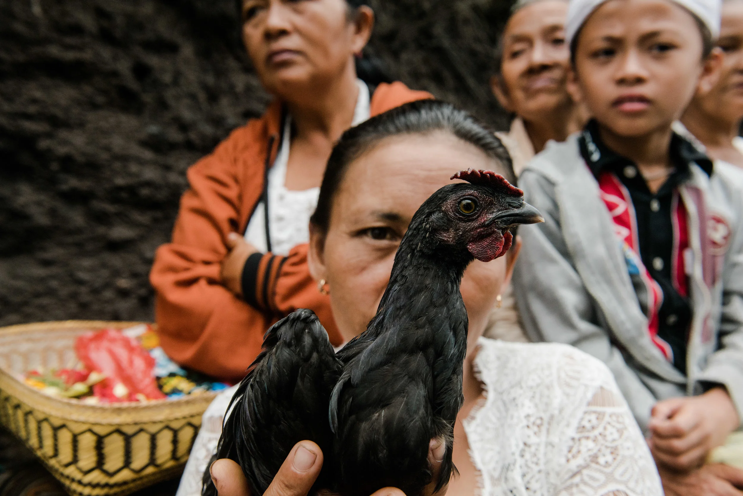 PHOTO ESSAY DESTINASIAN - ANGGARA MAHENDRA - RITUAL MENYAMBUT DEWA GUNUNG - 09.jpg