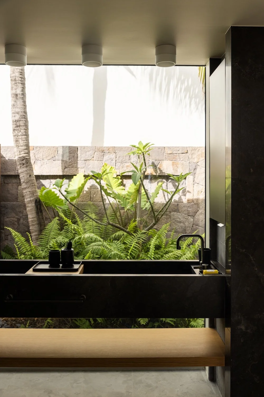 @EmilyLab_250717VillaO2_040 copy.jpg