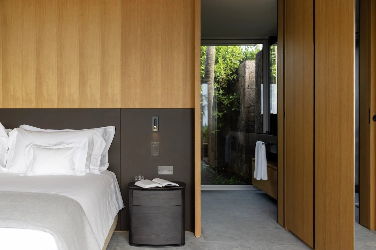 @EmilyLab_250717VillaO2_028 copy.jpg