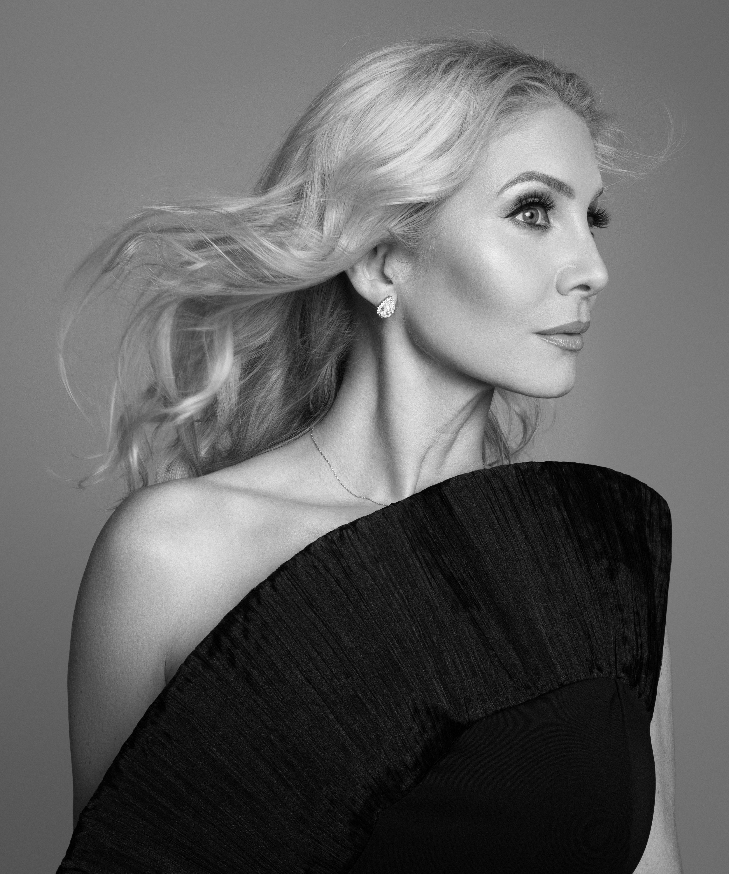 ELIZABETH MITCHELL