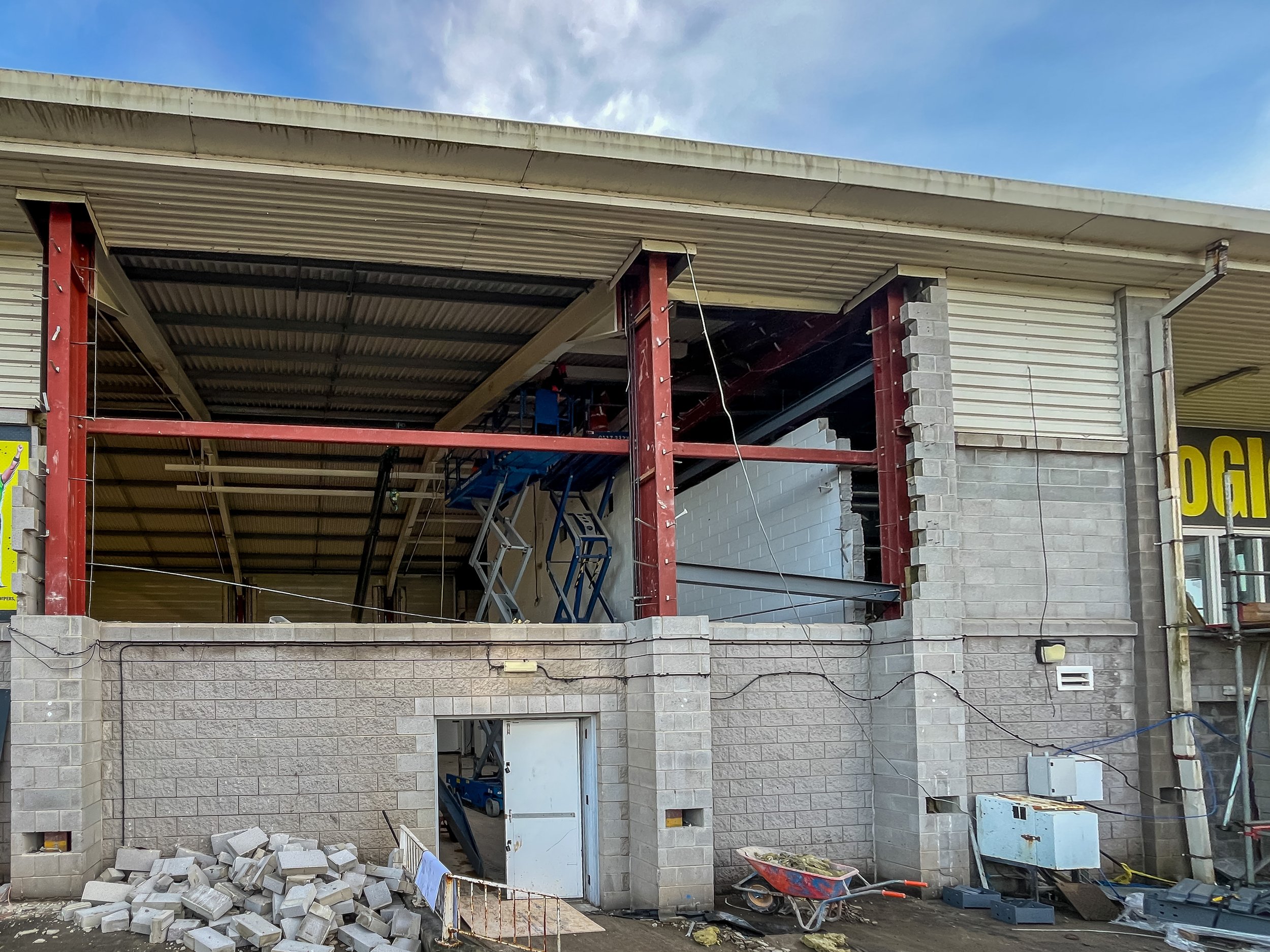 Building facade removed in preparation for steelworks 
