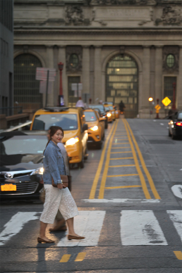 grandcentral, parkavenue, new york, nyc, fashion blogger, street fashion, junelemongirl, june lemon girl, denim jacket, white cropped pants, lace pants, kitten flats, celine box bag, white lace pants, blue denim jacket, lace wide leg pants, cropped wide leg pants, red lips, brown bag, autumn fashion, autumn style