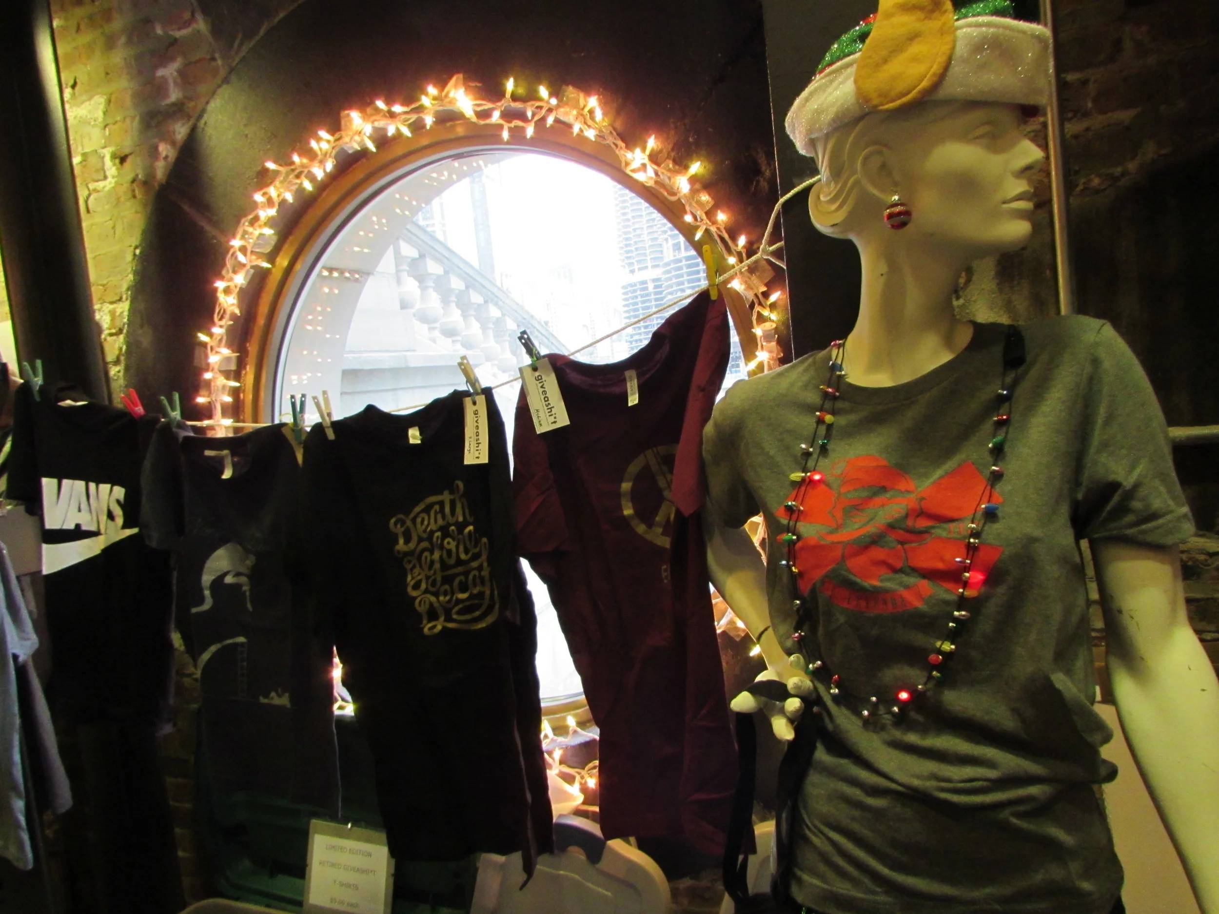 Bridgehouse Museum Pop-up Raises $7,000 for StreetWise