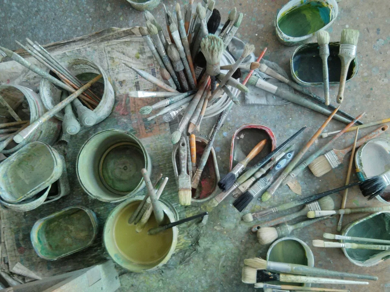 Another photograph of the studio floor. I’m hoping, if things continue to progress, to post a photograph of an actual painting soon! I have gone back to another site looking down the cliffs to a breakwater and a curve in the promenade. I’m re-working a piece that has been on and off since the winter and at last it’s beginning to work. I have started another canvas the same and things are currently going well.