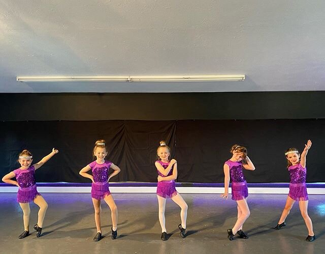 Obsessed with these Lil&rsquo; Mash Up cuties &amp; their fierce poses 😍😍
&bull;
&bull;
&bull;
#dance #jazz #ballet #combo #mashup #dancers #cuties #friends #liljammazkidz #workit #pose