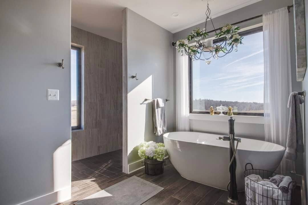 Bathroom retreat!

@goldenrulebuilders

#bathroomdesign #realestatephotography #newconstruction