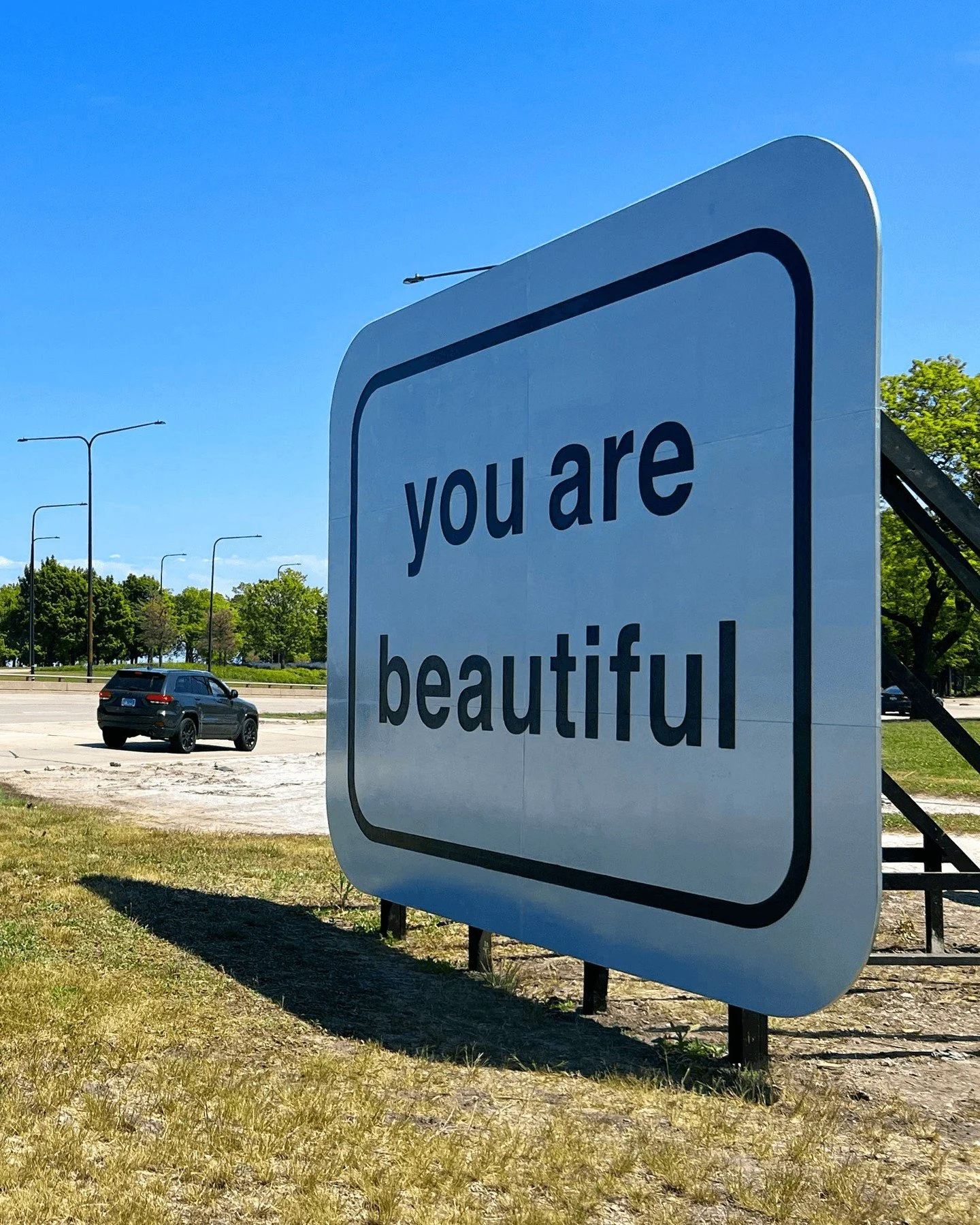 Public art, in practice.

This You Are Beautiful installation along Lake Shore Drive in Chicago has been part of the city&rsquo;s everyday rhythm for years.

I&rsquo;m always interested in work that blends into daily life. Permanent. Accessible. @yab