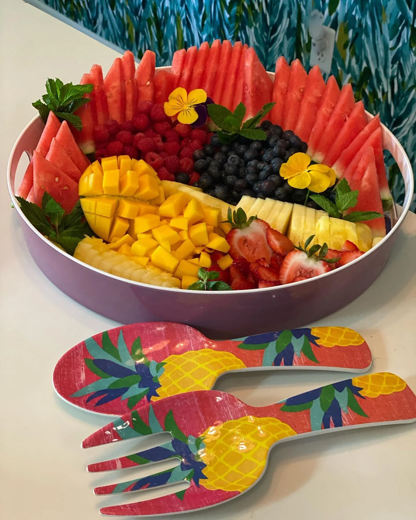 Putting the party in platter 🍉💃🏼🎉 
.
.
.
.
.
.
.
#watermelonsugar #partytray #fruittray #partyplatter #partyplatters #sweetsummertime #fruitopia #oragnicfruit #edableflowers #fresh #freshfruit #plantbased #vegan #glutenfree #dairyfree #vegetarian