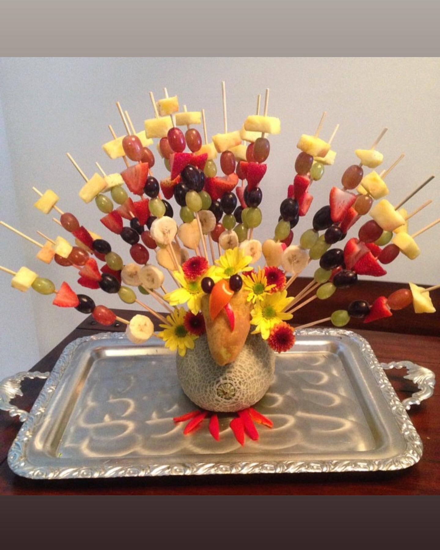 Happy Plantsgiving 💚 I hope my turkey food art made from plants makes you smile 😊 I started this tradition in 2013 to honor the turkey &amp; to also help me process what thanksgiving feels like as a herbivore. 

There is no sugar coating it, today 