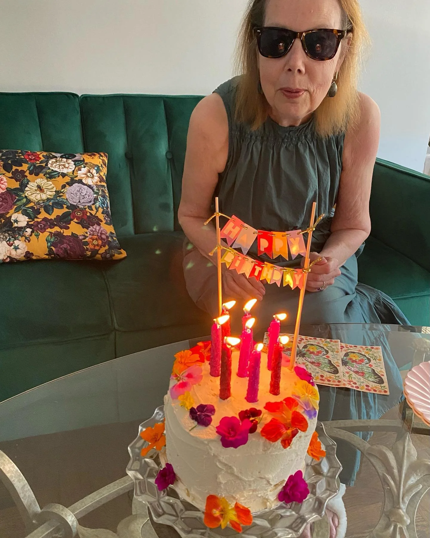 Happy Birthday, Mom! 🎂 She insisted that I share the cake I made for her on @inthekitchenwithmarisa 🥰 

So I just had to make her birthday wish come true! 😉 

Last night, I baked this vegan and gluten-free classic yellow birthday cake with fresh s