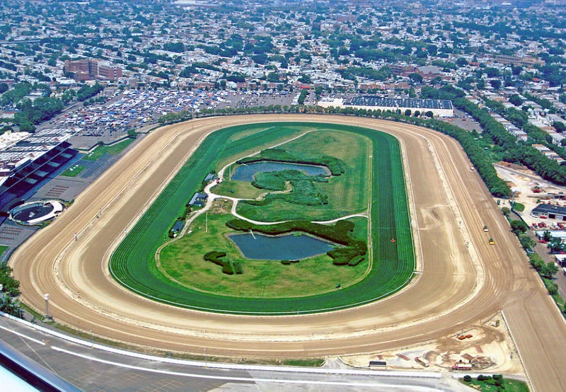 Aqueduct Racetrack in South Ozone Park, Queens. Source : Public Domain