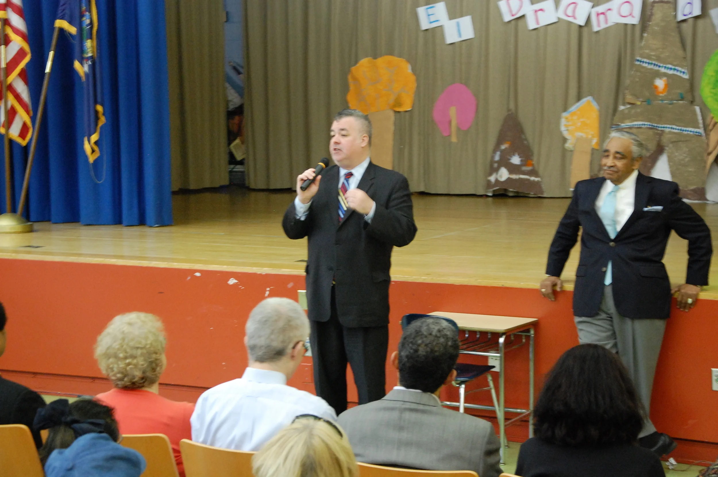Assemblymember Daniel O'Donnell , center, at a 2010 town hall meeting organized by U.S. Representative Charles Rangel . Source : Official Photograph CC BY 2.0 / U.S. Representative Charles Rangel/Flickr