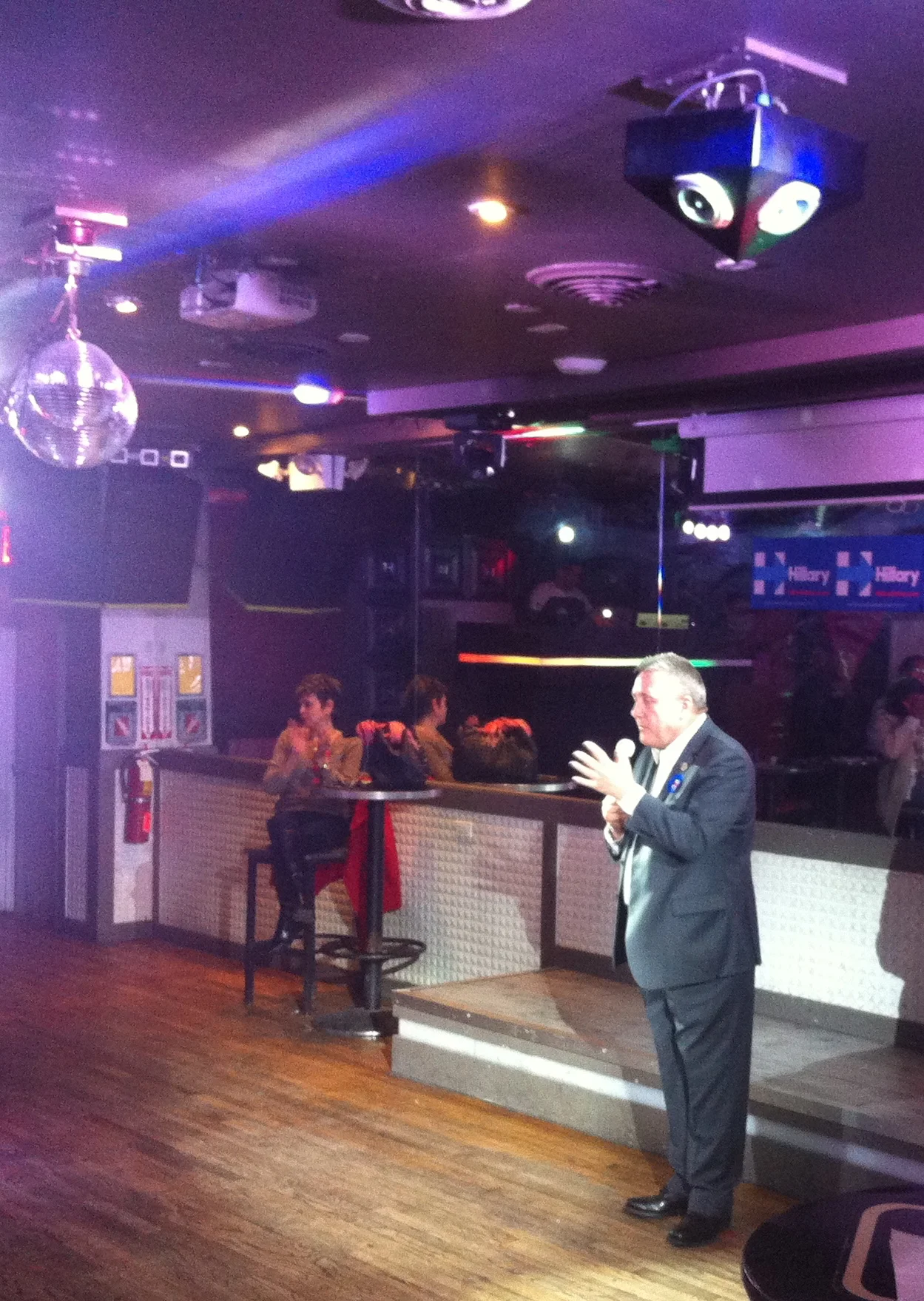 Establishment Democratic Party officials have been increasingly turning to Councilmember Daniel Dromm (D-Jackson Heights) for electoral support. As reported by Progress Queens, Councilmember Dromm hosted a political organizing event to benefit the presidential campaign of former First Lady Hillary Rodham Clinton in the time leading up to the New York primary. Though that event was sparsely attended, Councilmember Dromm has been determined to demonstrate his support for establishment Democratic Party leaders. Source : Louis Flores/Progress Queens/File Photograph