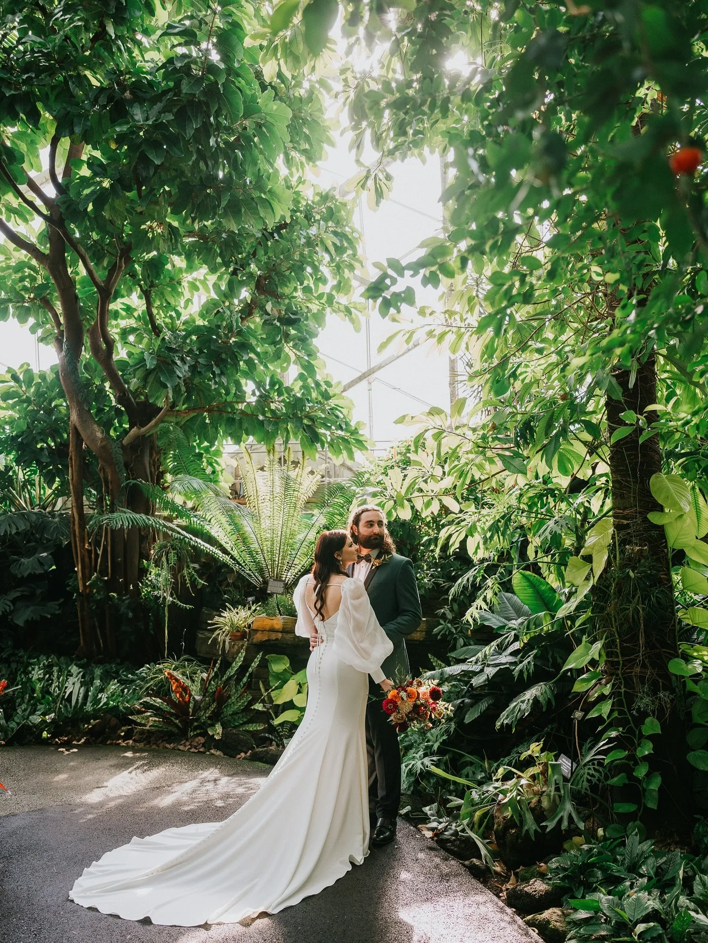 On the Blog: 🍺Claire + Tony&rsquo;s MKE Wedding at The Domes &amp; The Best Place at the Historic Pabst Brewery🍺
✨link in profile✨

#bringinginbraglia Wedding Team:
Couple: @clairebraglia &amp; @anthony_braglia  Photographer: ME!
Planner: Alexa @fi