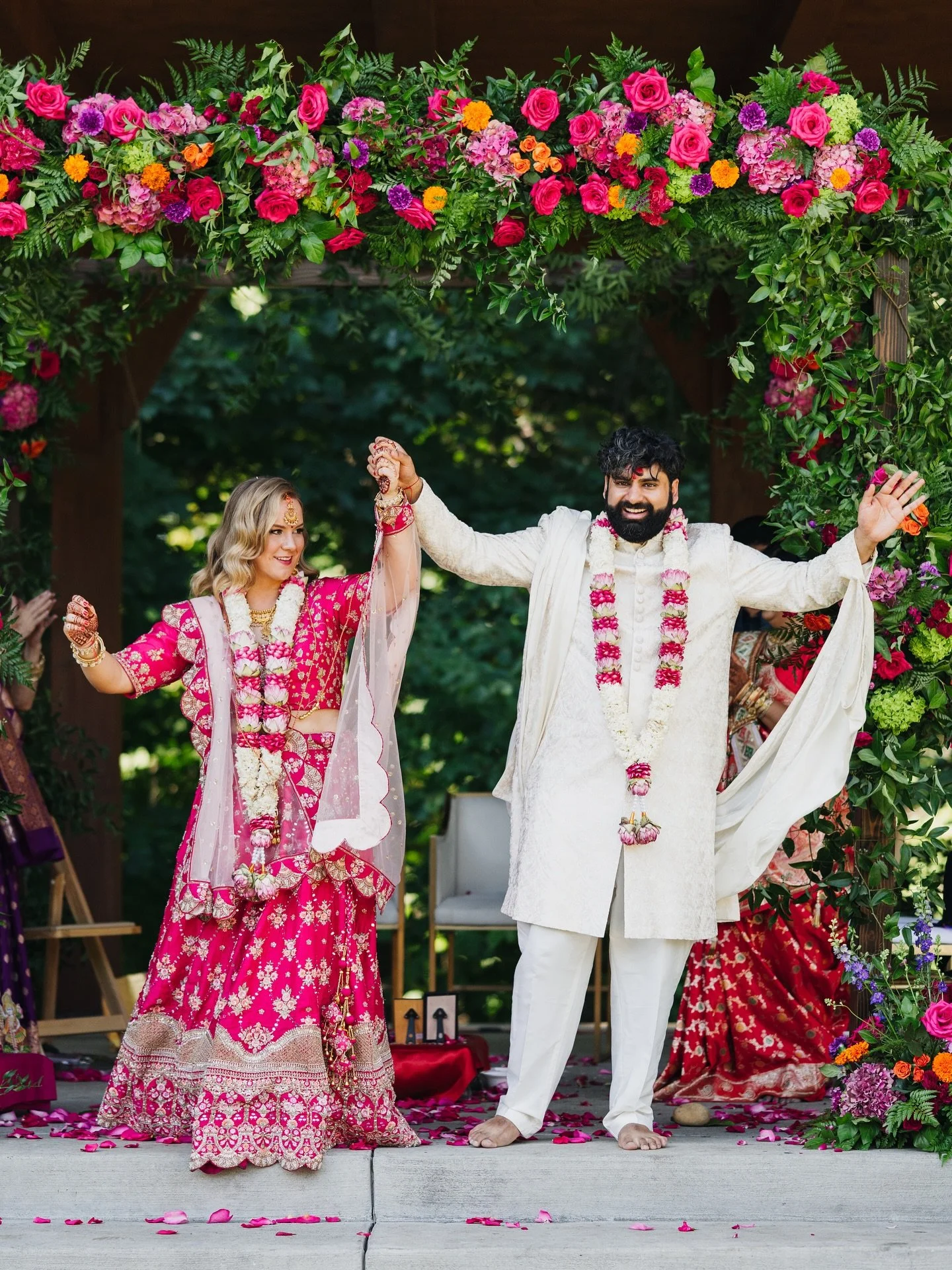 💐Lindsey &amp; Neil are SO married💐

Photographer: ME!
Planner: Nickie Rouleau @nickierouleau 
Venue: Lake Park Summer Stage &nbsp;
Coffee at Park: Roast Coffee Bar @roastcoffeecompany 
Pastries: Rocket Baby Bakery&nbsp;@rocketbabybakery 
Make up: 
