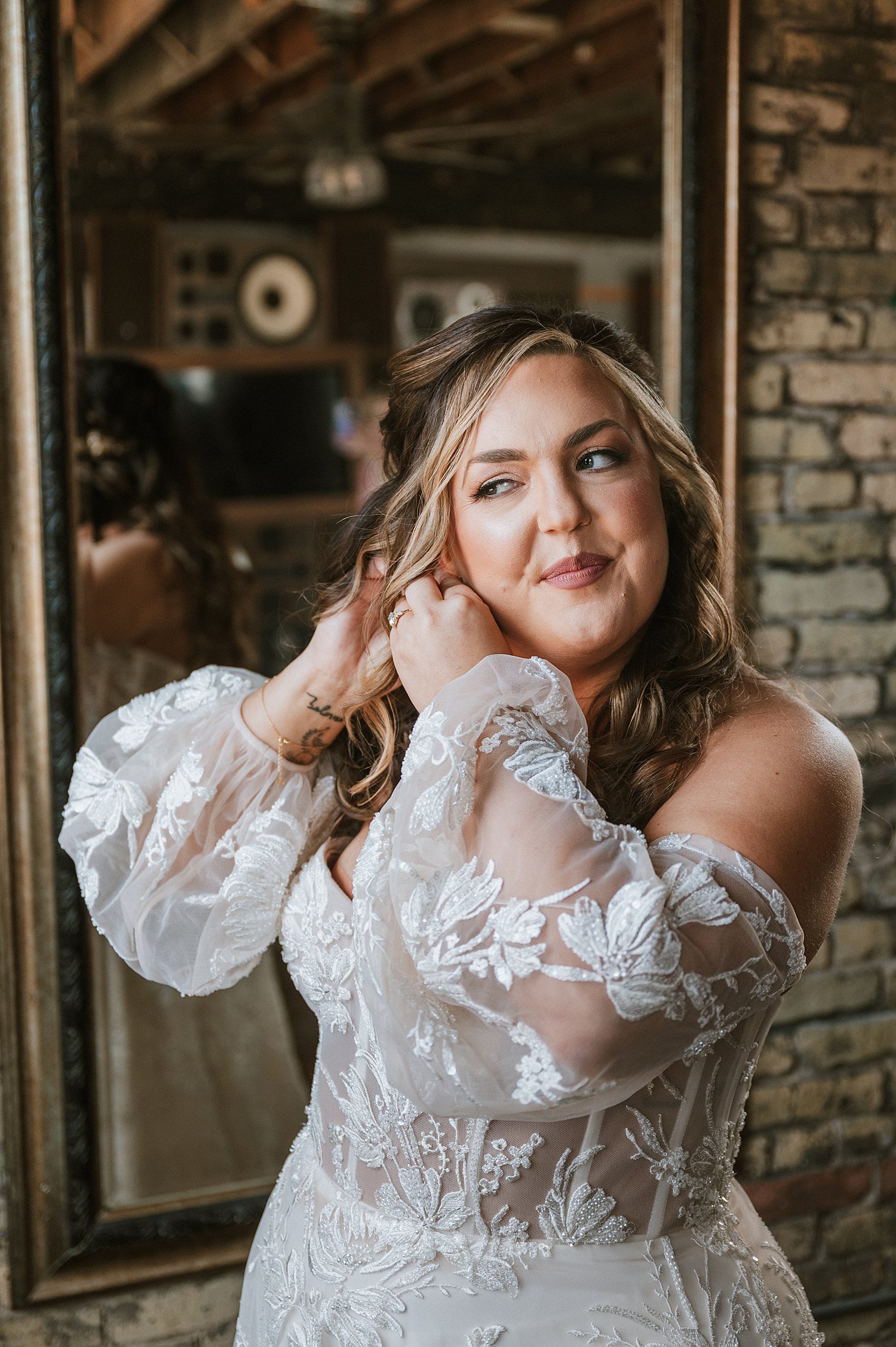 RoostMKE Married in Milwaukee Wedding Photographer_1928.jpg