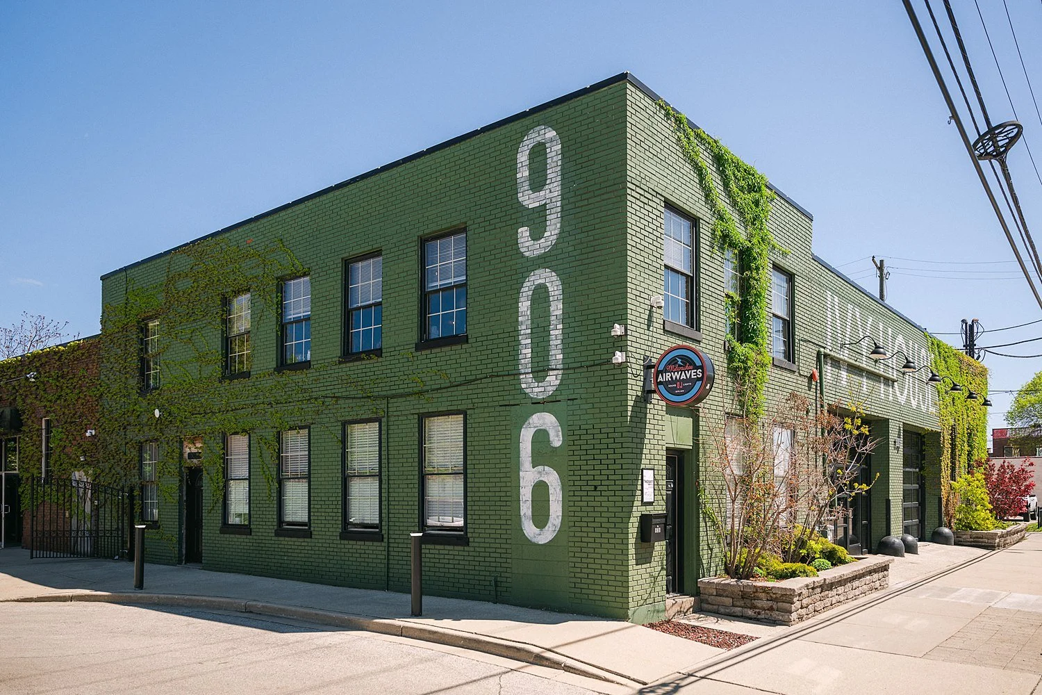 RoostMKE Married in Milwaukee Wedding Photographer_1983.jpg