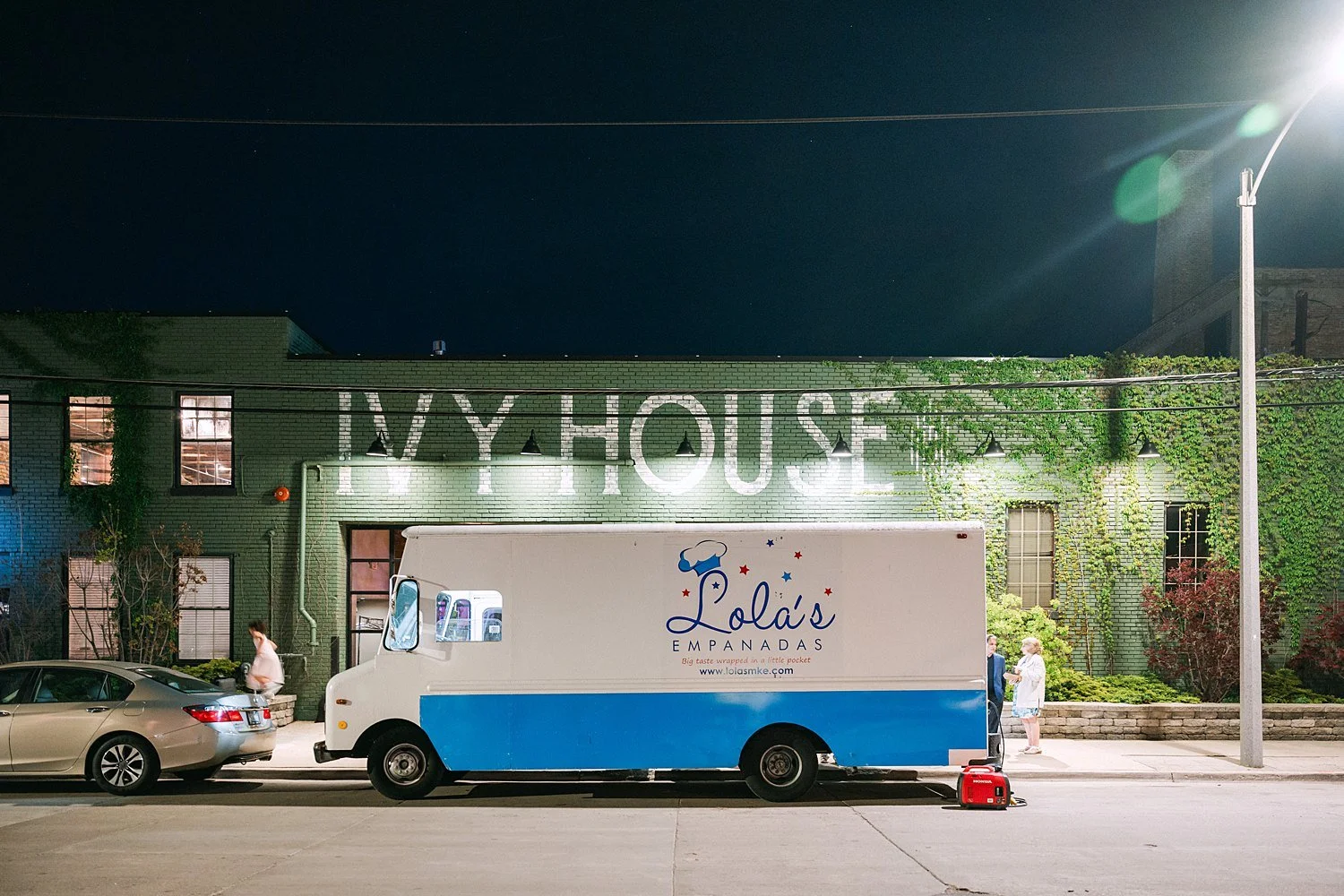 2025.05.23 - Roostmke.com - Emily.Chaz.11-30_web.jpg