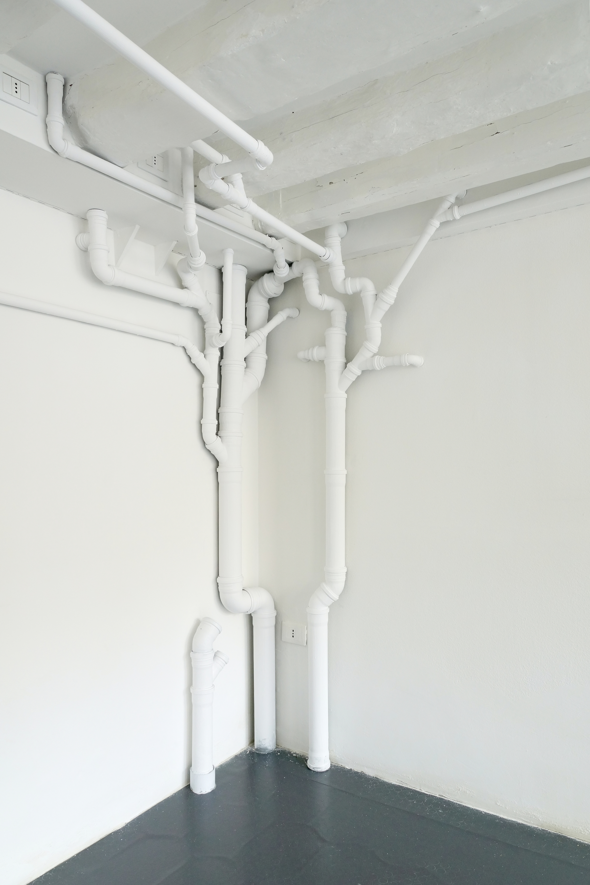 SANITARY INSTALLATION (2013) PVC pipe and connections, paint. 300X400X220 cm variable