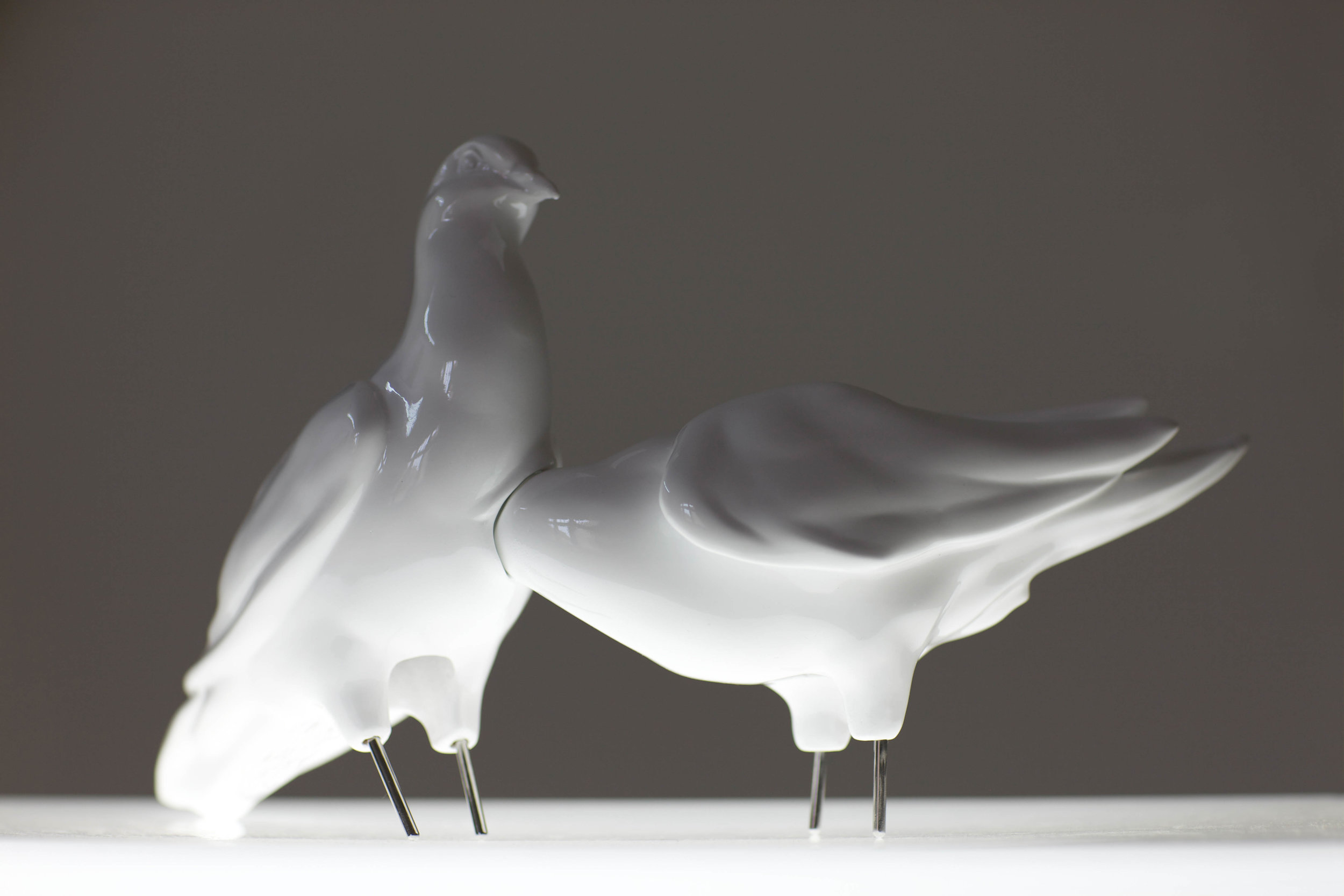 INNER SONG [1] (2010 – 2014) ceramics, inox, aluminum, wood, metal, neon light, glass, 110 x 110 x 127 cm