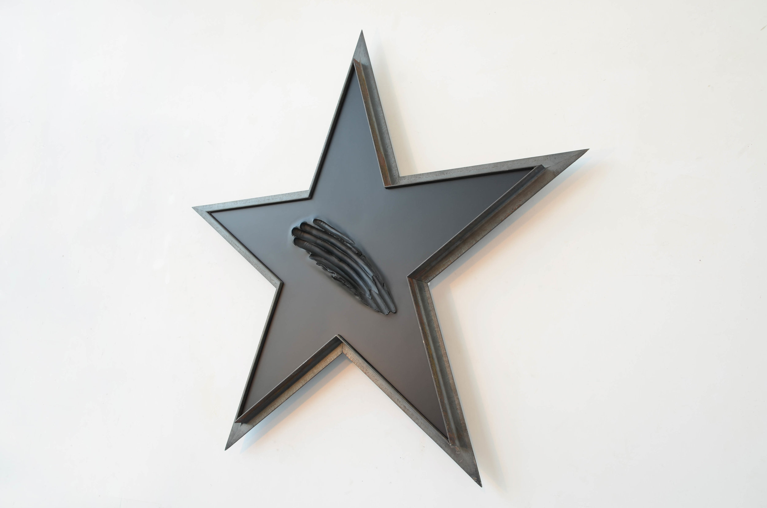 superstar (2015-2016) iron, resin, wood, 100 (h) x105x7 cm