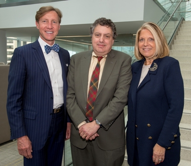 Howard J. Eisen, M’81, INT’84, flanked by Dean J. Larry Jameson and Senior Vice Dean for Education Gail Morrison, M’71, FEL’76.